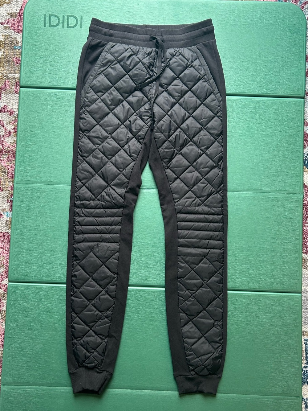 Alo yoga Black Quilted Jogger Pants new without tags